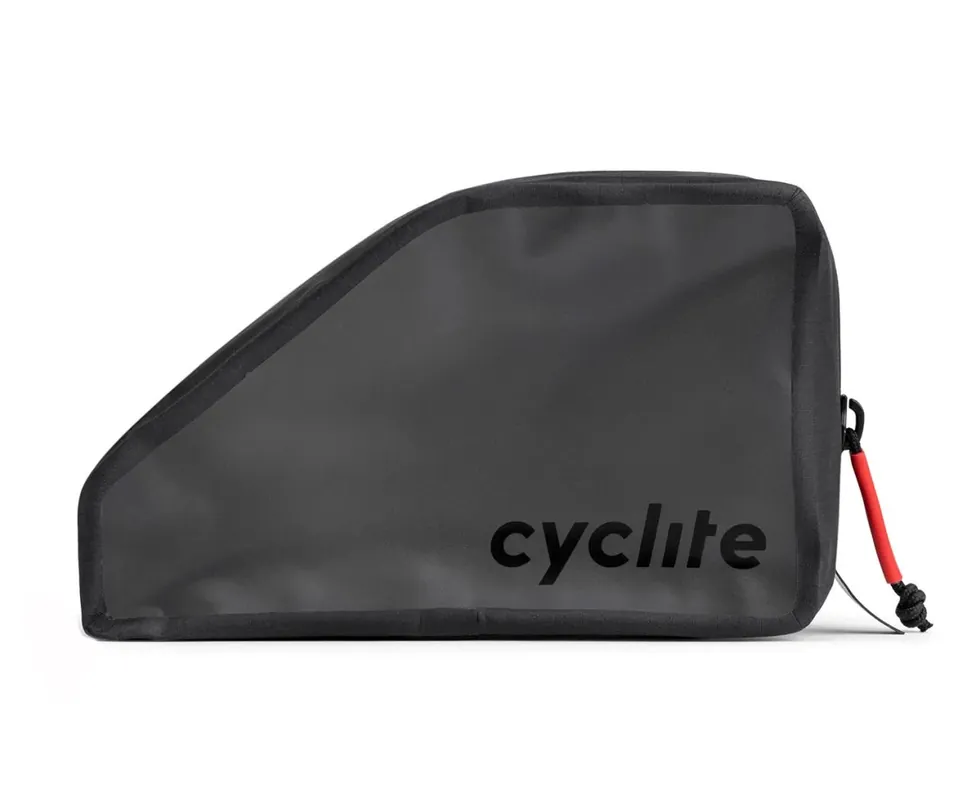 POUCH / 02 Finale Aktion
