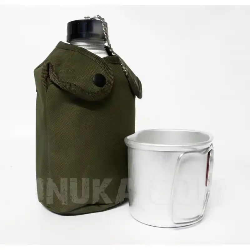 Wasserflasche und Quart-Packung im Army-Stil Solange Der Vorrat Reicht